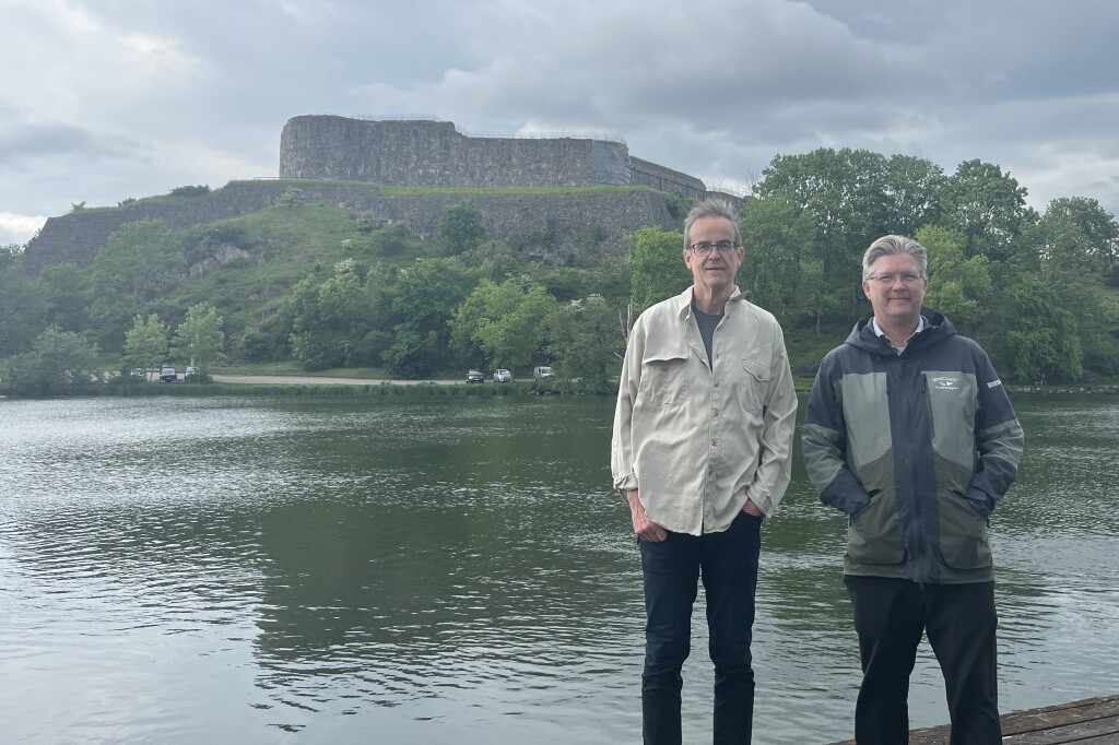 Field visit at the riverside below the historic fortress.