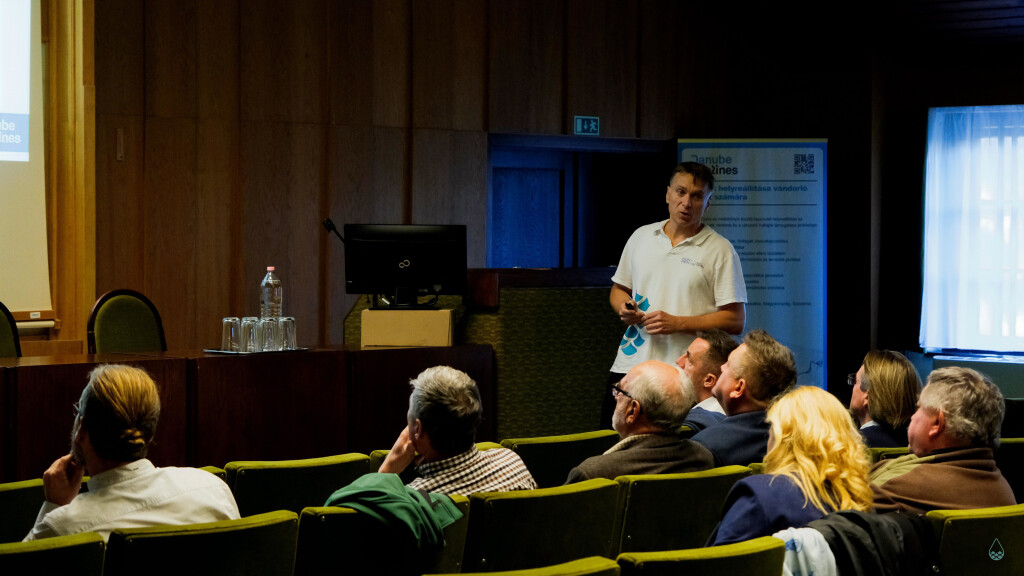 Recording from inside the lecture hall.